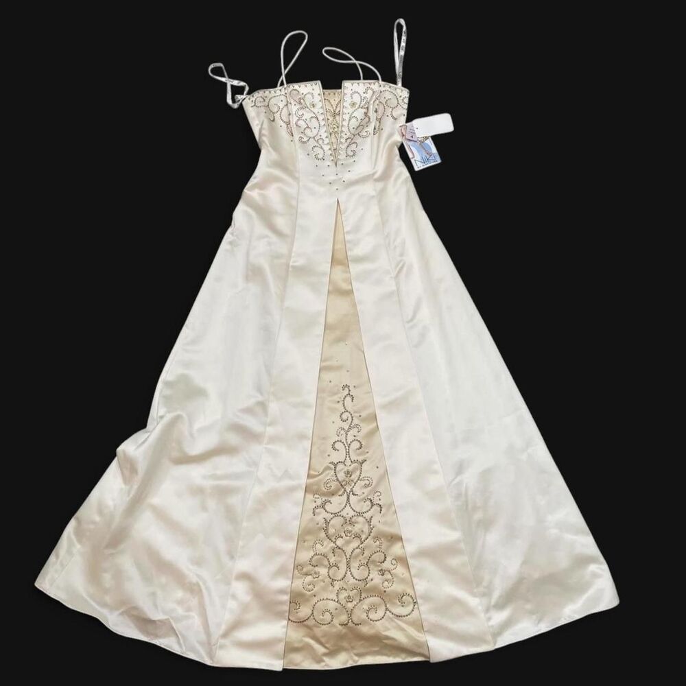 American-vintage Women's White and Silver Formal-dresses